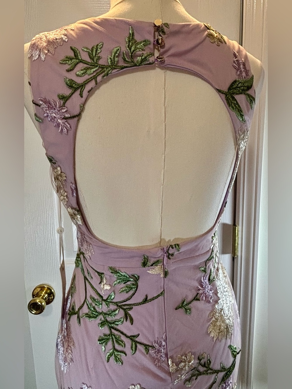 Lilac Floral V-Neck Backless Sheath Dress - Picture 4 of 10